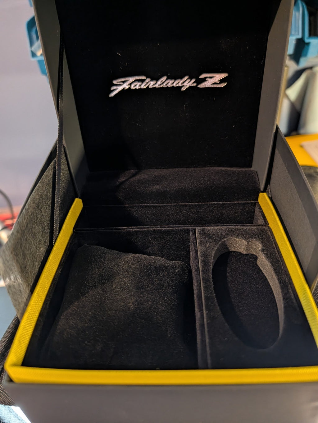 Citizen Nissan Fairlady Z  AT8185-89E Men's Black Yellow Men's Watch New in Box